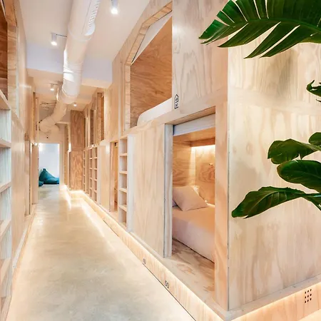 Colo Colo - Single Private Beds Hostel *