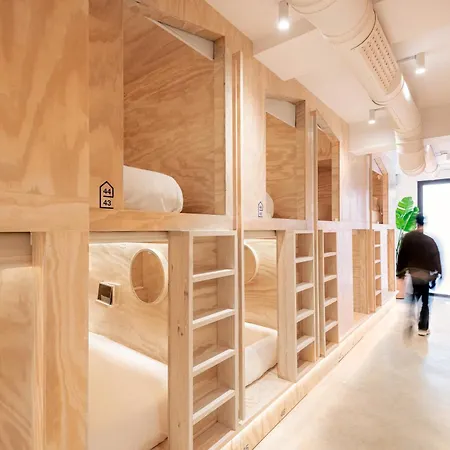 Colo Colo - Single Private Beds Hostel *