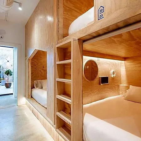 Colo Colo - Single Private Beds Hostel *