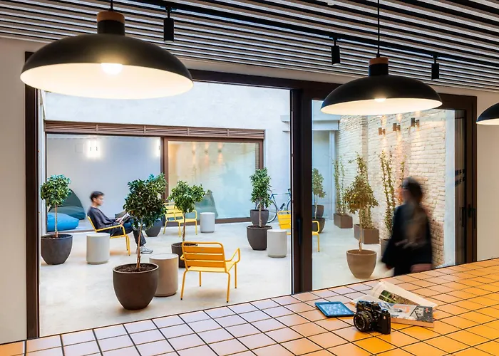 Colo Colo - Single Private Beds *