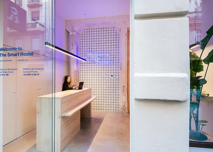 Colo Colo - Single Private Beds Hostal