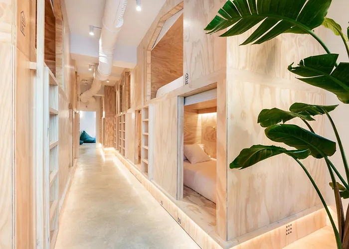 Colo Colo - Single Private Beds Hostal *