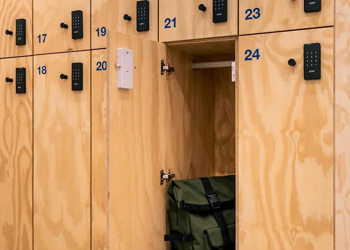 Colo Colo - Single Private Beds Хостел Валенсия