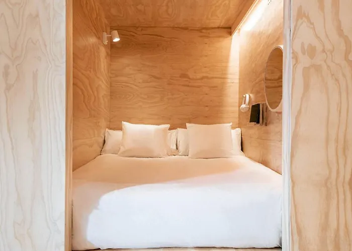 Colo Colo - Single Private Beds Hostal *