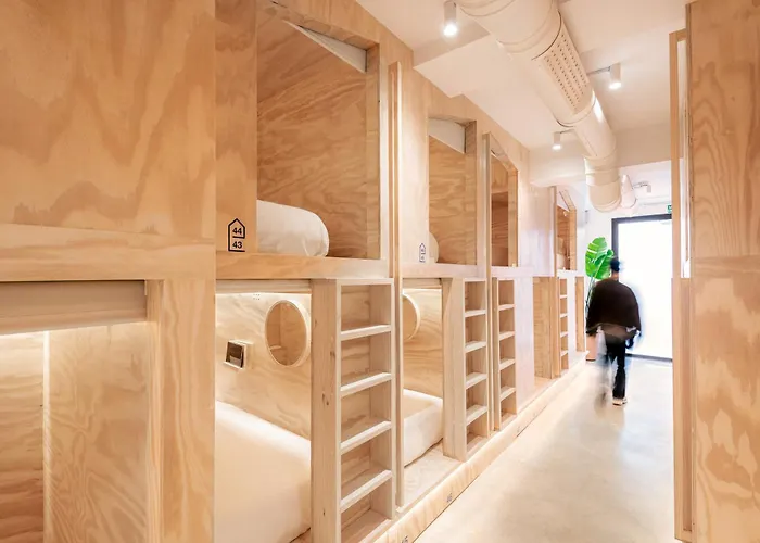 Colo Colo - Single Private Beds Хостел *