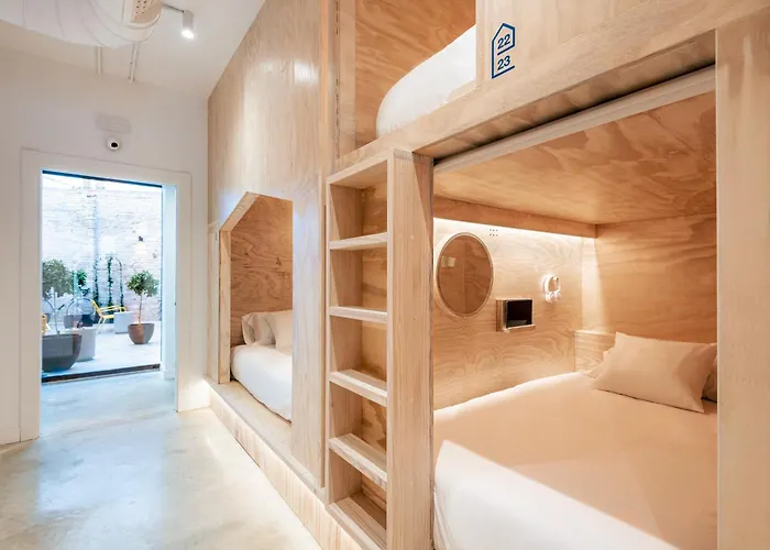 Colo Colo - Single Private Beds