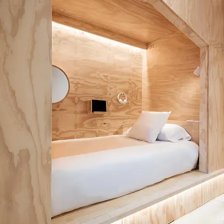 Colo Colo - Single Private Beds Hostel